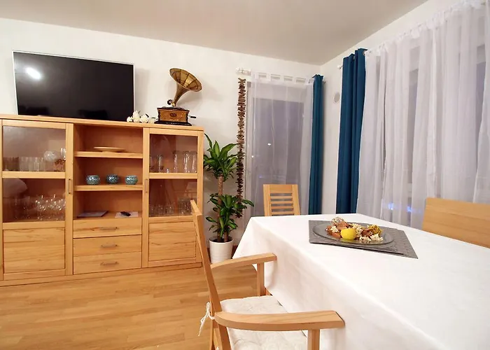 Pearl Royale Апартаменти *