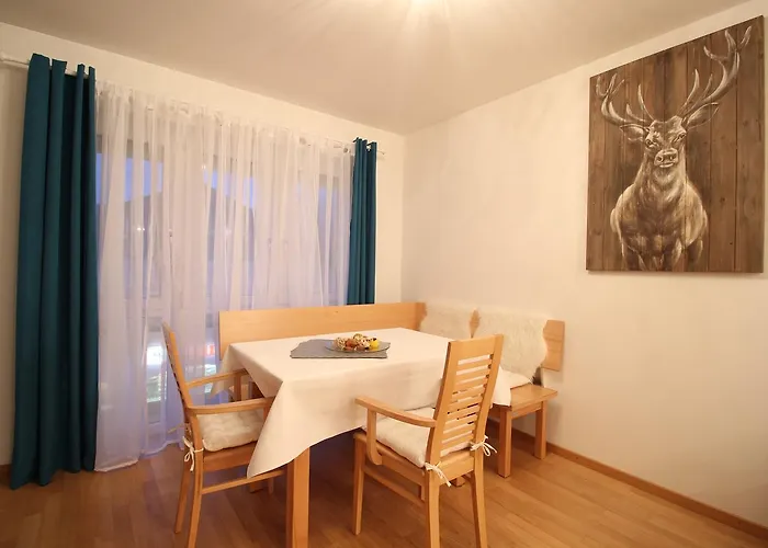 Pearl Royale Апартаменти